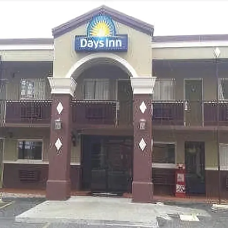 Days Inn By Wyndham Hot Springs-3