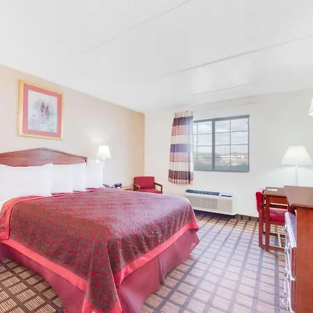 Days Inn & Suites By Wyndham Laredo-3
