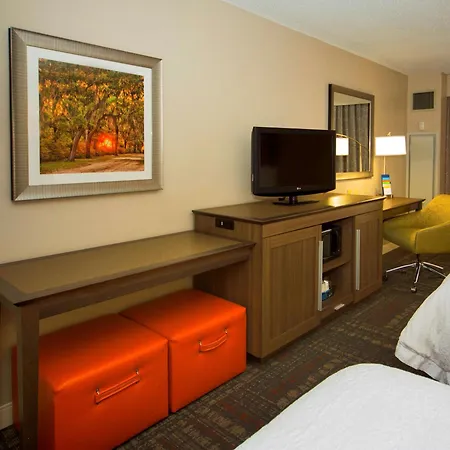 Hampton Inn & Suites Valdosta/Conference Center-3