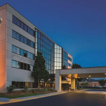 Embassy Suites By Hilton Milwaukee Brookfield-2