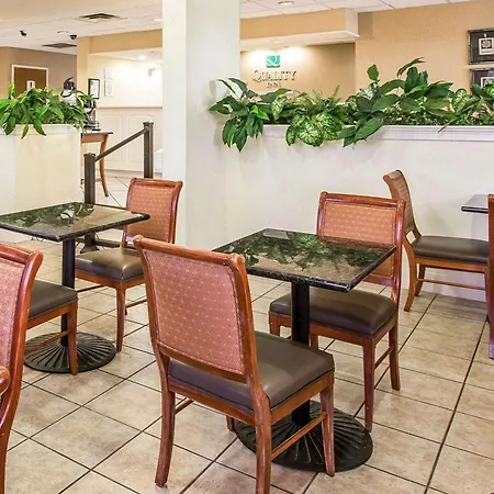 Quality Inn At The Mall - Valdosta-2