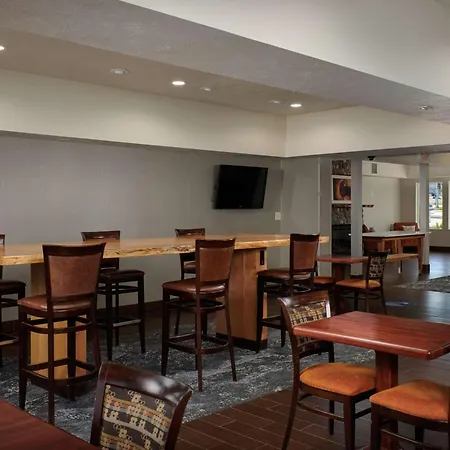 Hampton Inn Helena-2