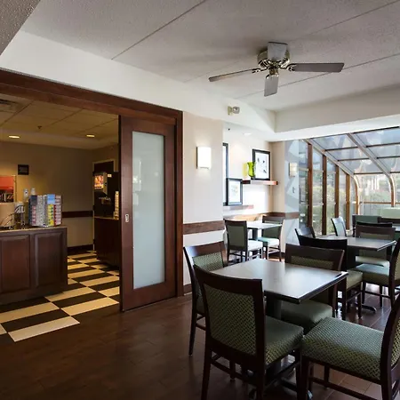 Hampton Inn West Springfield-3