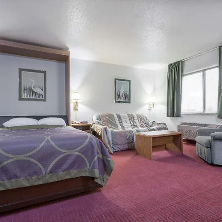 Super 8 By Wyndham Fond Du Lac-3
