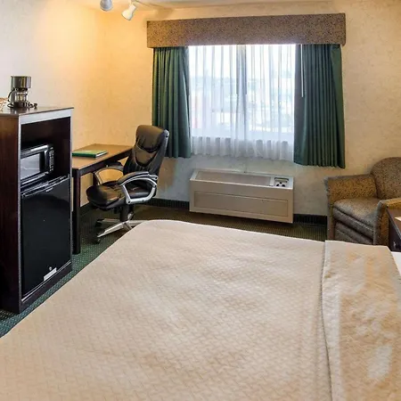 Quality Inn Near Northtown Mall & National Sports Center-3