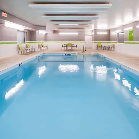 La Quinta Inn And Suites By Wyndham Elkhart-3