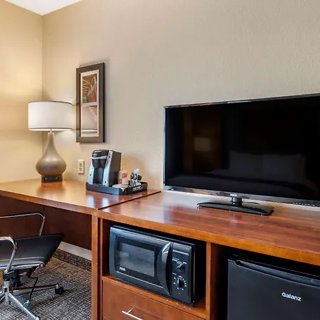 Comfort Inn La Porte-3