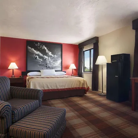 Super 8 By Wyndham Idaho Falls-3