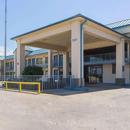 Econo Lodge Inn & Suites Bentonville-3
