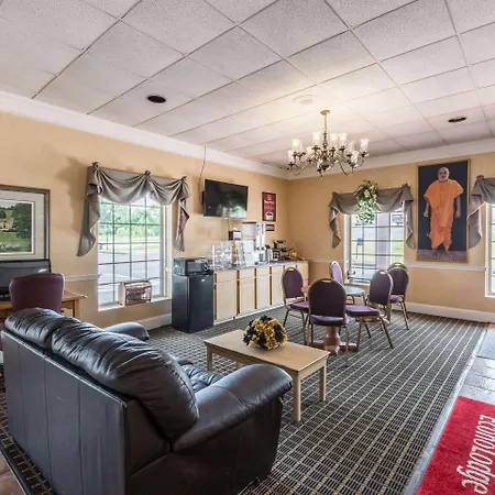 Econo Lodge Inn & Suites Orangeburg-3