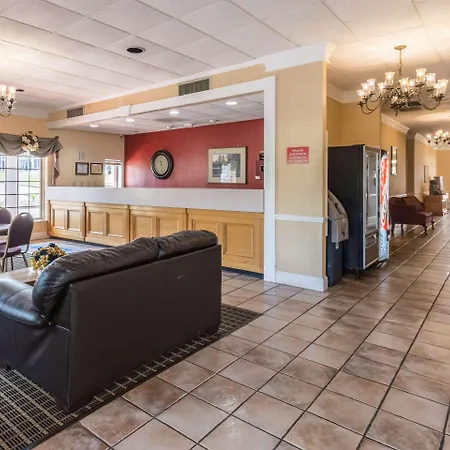 Econo Lodge Inn & Suites Orangeburg-2