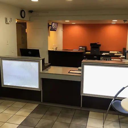 Travelodge By Wyndham Pompano Beach-2