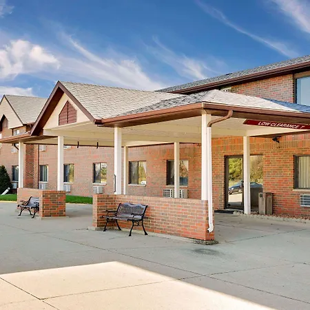 Howard Johnson By Wyndham Waterloo/Cedar Falls-2