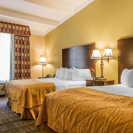Clarion Hotel & Suites Hamden-New Haven-2