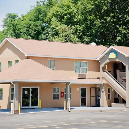 Days Inn By Wyndham Fairmont-2