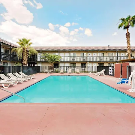 Days Inn & Suites By Wyndham Needles-2