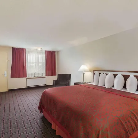 Days Inn By Wyndham Auburn-3