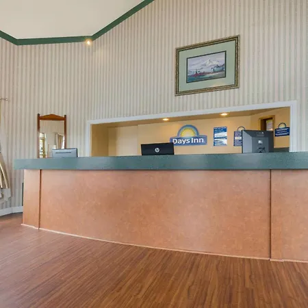Days Inn By Wyndham Auburn-2