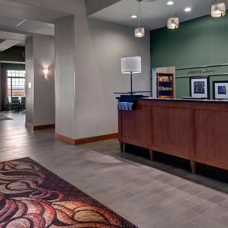 Hampton Inn & Suites Astoria-3