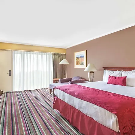 Days Inn & Suites By Wyndham Logan-3