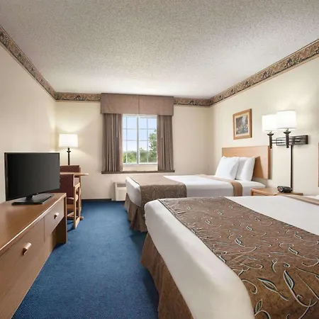 Travelodge By Wyndham Fort Scott-2