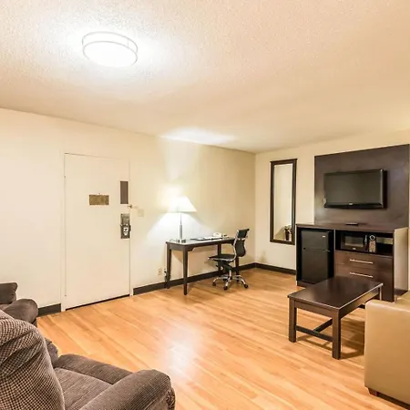 Colby Inn And Suites-3