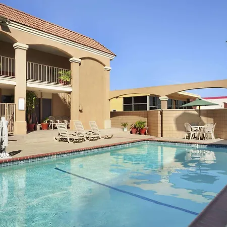 Howard Johnson By Wyndham Buena Park-3