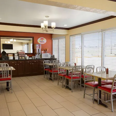 Super 8 By Wyndham Woodward-2