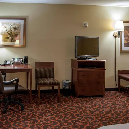 Hampton Inn & Suites Watertown-3
