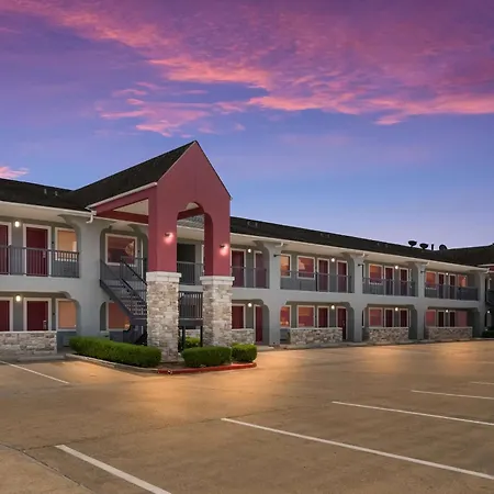 Clarion Pointe-2