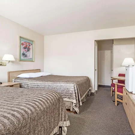 Travelodge By Wyndham La Grande-2