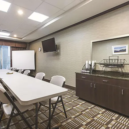 La Quinta Inn & Suites Casino And Bar By Wyndham Glendive-2