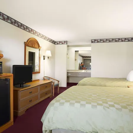Ramada By Wyndham Batesville-2