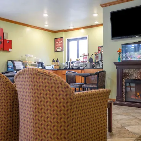 Econo Lodge-3