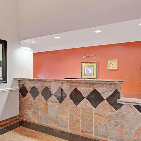 Super 8 By Wyndham Galveston-2