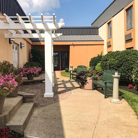 Clarion Hotel & Conference Center Toms River-3