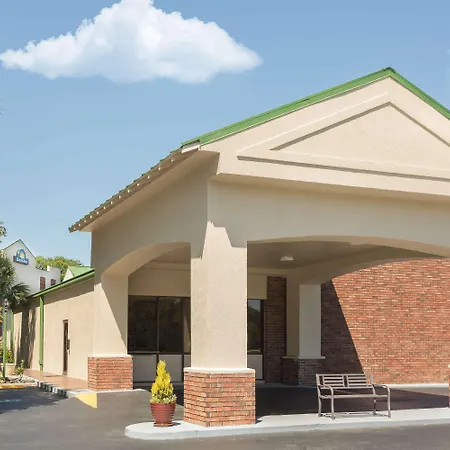 Days Inn By Wyndham Mt Pleasant-Charleston-Patriots Point-2
