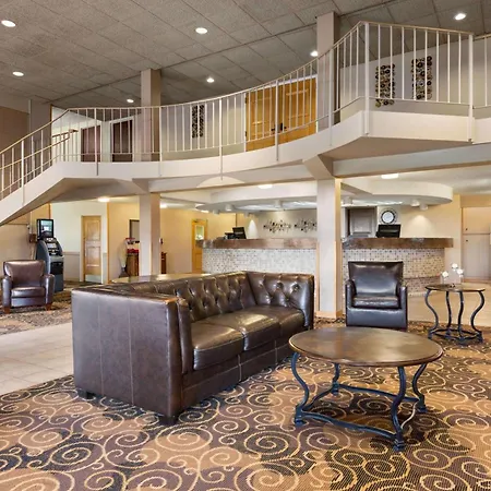 Ramada By Wyndham Bismarck-3