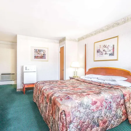 Knights Inn Lenox-2