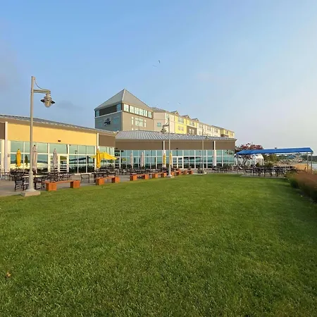 41 Lakefront Hotel, Trademark Collection By Wyndham-3