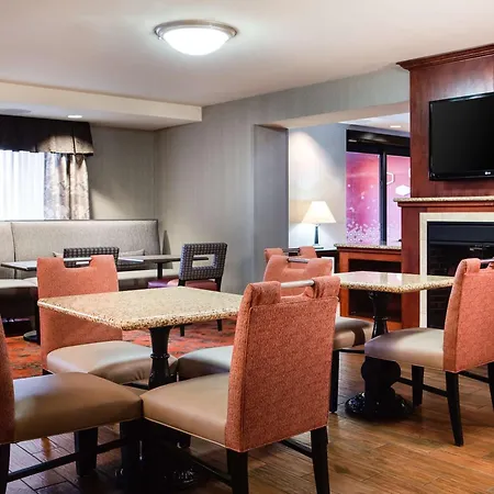 Hampton Inn Dubuque-2
