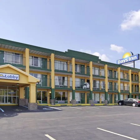 Days Inn By Wyndham Roanoke Civic Center-2
