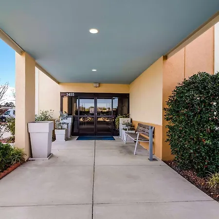 Clarion Pointe New Bern-2