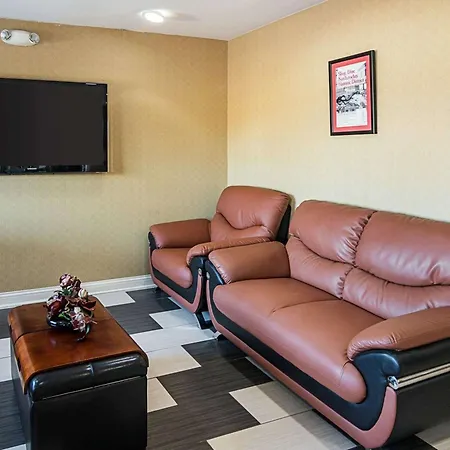 Econo Lodge Inn & Suites Natchitoches-3