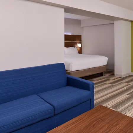 Holiday Inn Express & Suites Raleigh Ne - Medical Ctr Area By Ihg-2