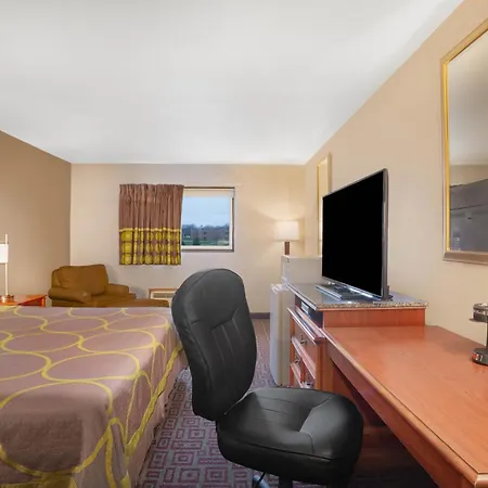 Super 8 By Wyndham Fort Madison-3