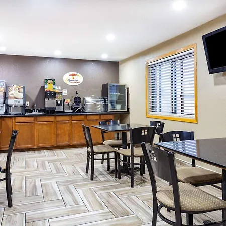 Super 8 By Wyndham Decorah-3