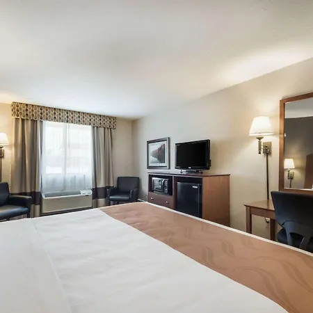 Quality Inn & Suites Newberry-3