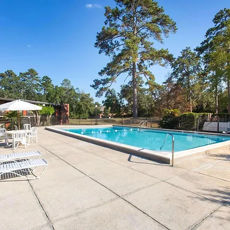 Days Inn & Suites By Wyndham Tallahassee Conf Center I-10-3