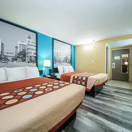 Super 8 By Wyndham Wichita Airport West Kellogg-3